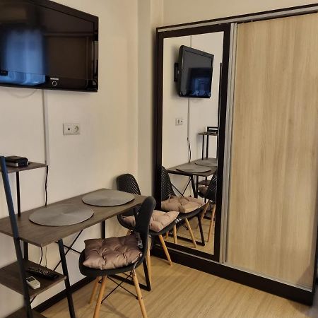 Central & Comfy, Peaceful Apt In Ясси Екстер'єр фото