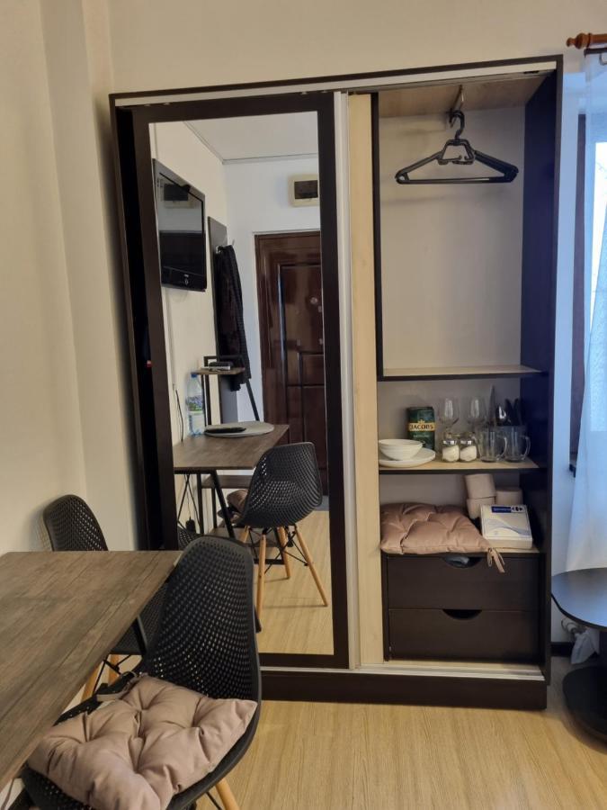 Central & Comfy, Peaceful Apt In Ясси Екстер'єр фото