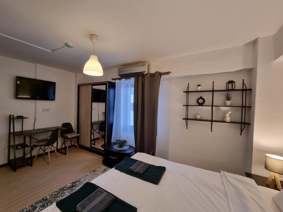 Central & Comfy, Peaceful Apt In Ясси Екстер'єр фото