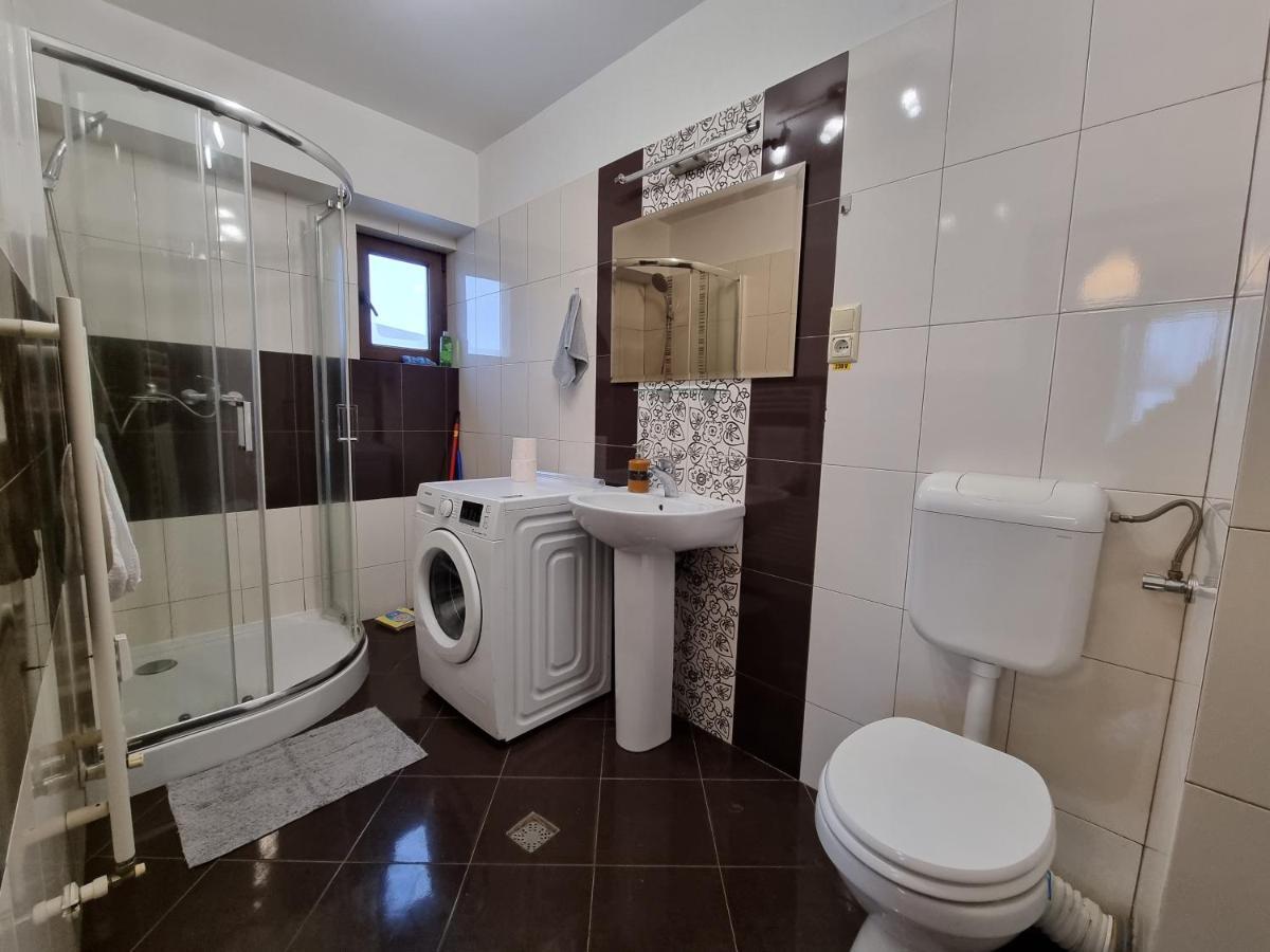 Central & Comfy, Peaceful Apt In Ясси Екстер'єр фото